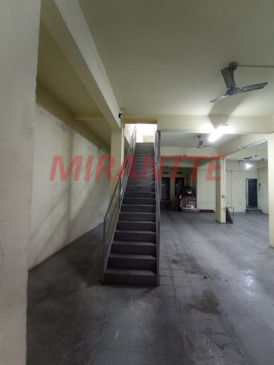Sobrado de 930m² com 4 quartos em Vila Cavaton