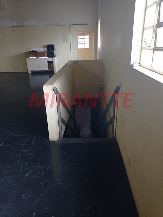 Sobrado de 930m² com 4 quartos em Vila Cavaton