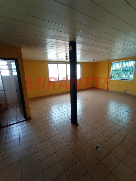 Sobrado de 930m² com 4 quartos em Vila Cavaton