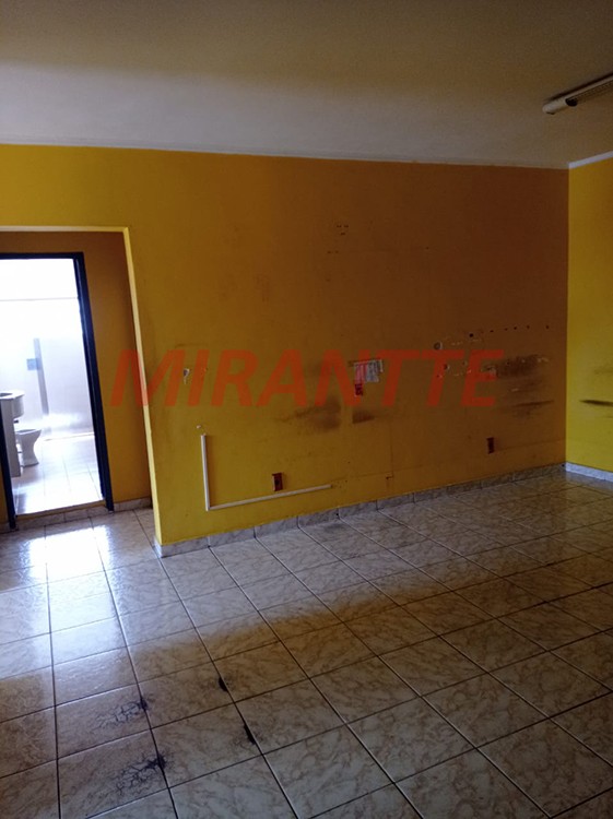 Sobrado de 930m² com 4 quartos em Vila Cavaton