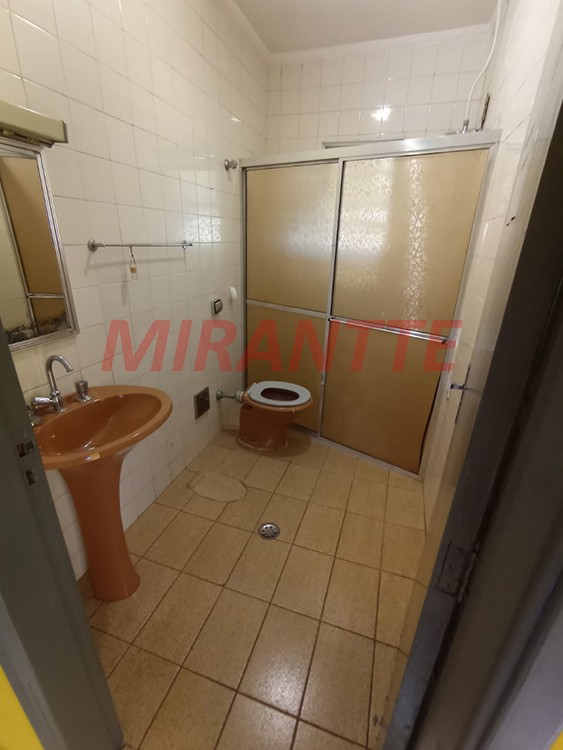 Sobrado de 930m² com 4 quartos em Vila Cavaton