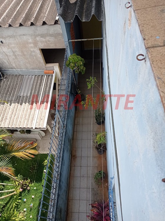 Sobrado de 930m² com 4 quartos em Vila Cavaton