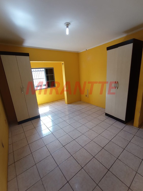 Sobrado de 930m² com 4 quartos em Vila Cavaton