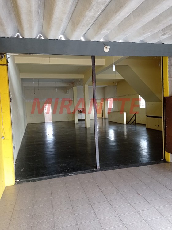 Sobrado de 930m² com 4 quartos em Vila Cavaton