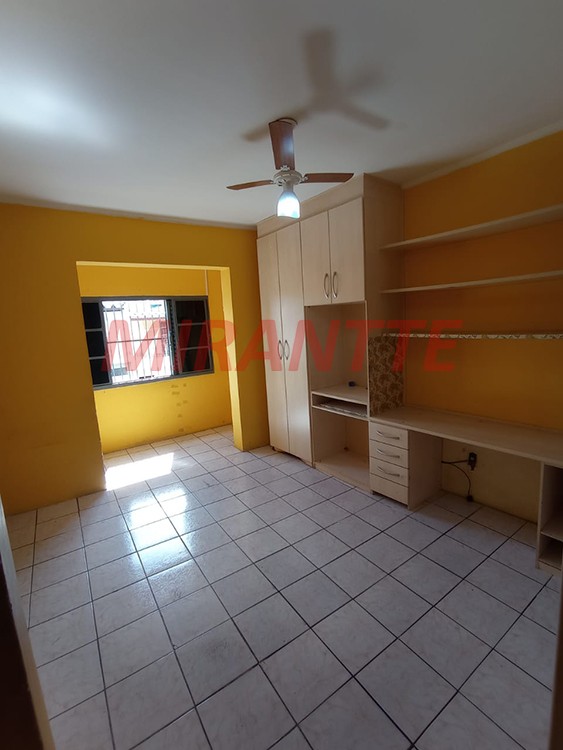 Sobrado de 930m² com 4 quartos em Vila Cavaton