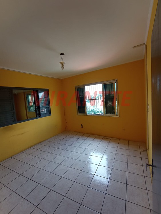 Sobrado de 930m² com 4 quartos em Vila Cavaton