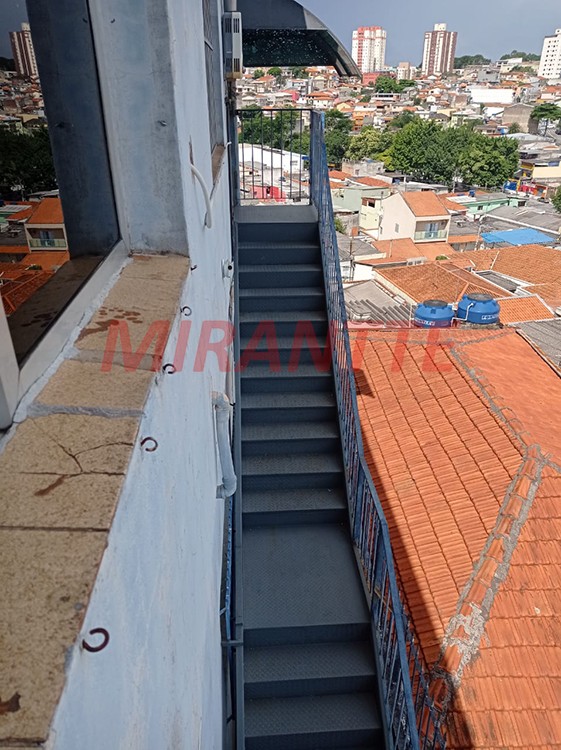 Sobrado de 930m² com 4 quartos em Vila Cavaton