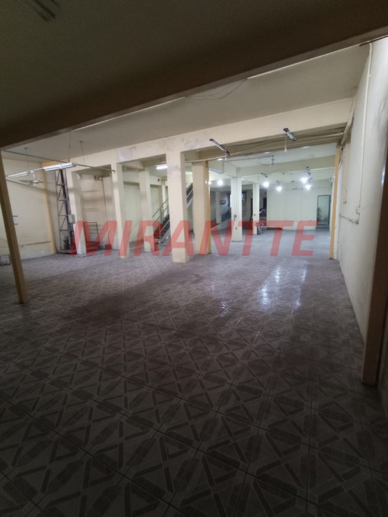 Sobrado de 930m² com 4 quartos em Vila Cavaton