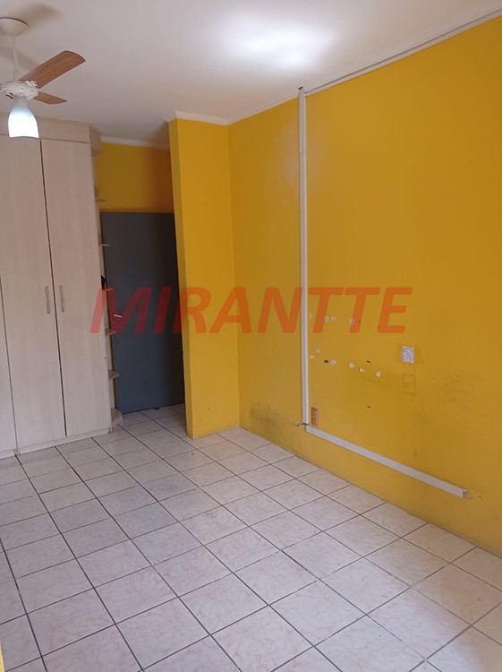Sobrado de 930m² com 4 quartos em Vila Cavaton