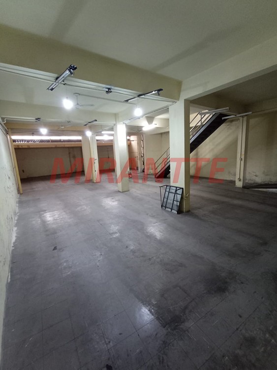 Sobrado de 930m² com 4 quartos em Vila Cavaton