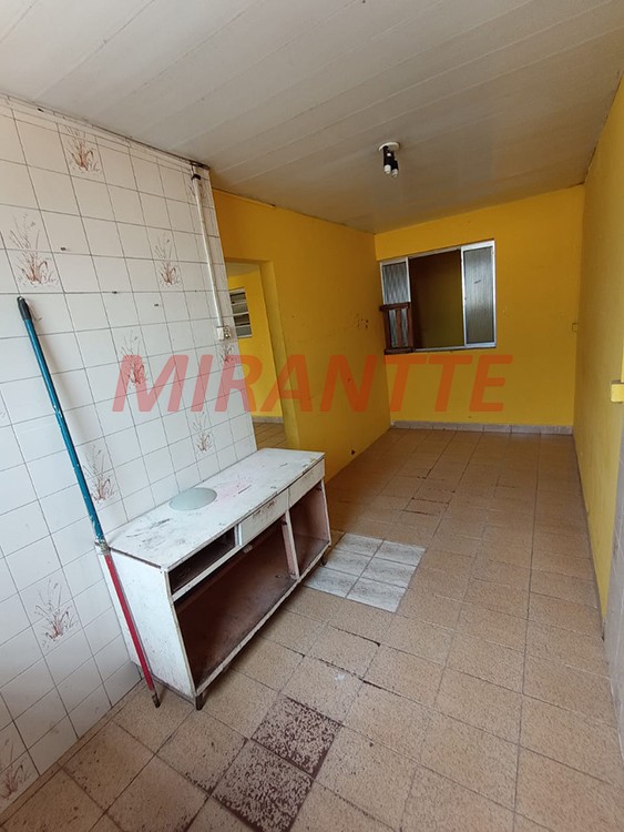 Sobrado de 930m² com 4 quartos em Vila Cavaton