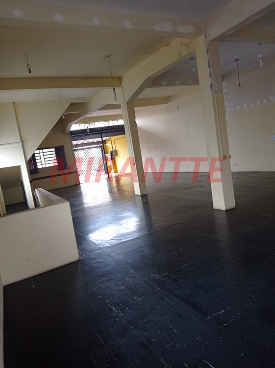 Sobrado de 930m² com 4 quartos em Vila Cavaton
