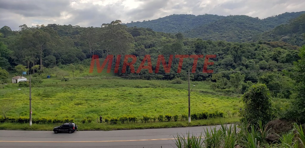 Terreno de 903m² em Parque Itaguaçu