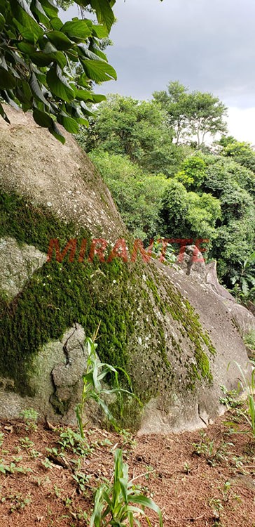 Terreno de 903m² em Parque Itaguaçu