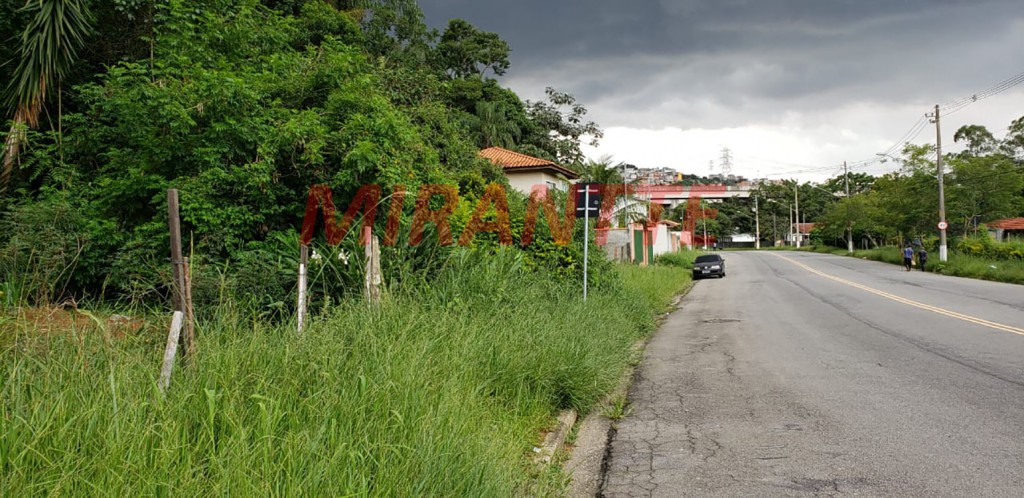 Terreno de 903m² em Parque Itaguaçu