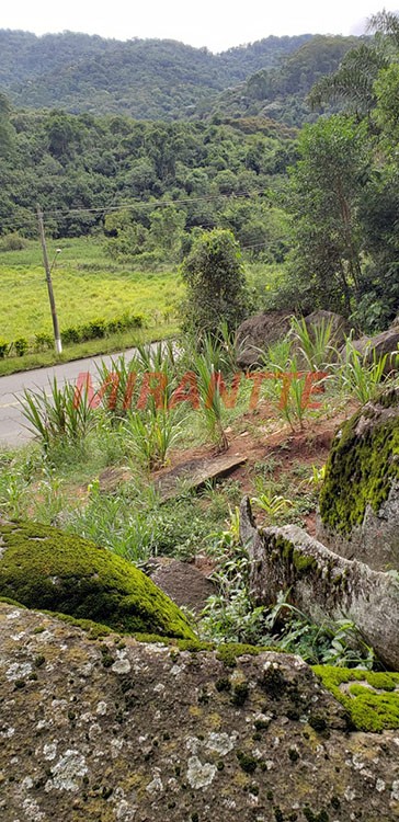 Terreno de 903m² em Parque Itaguaçu