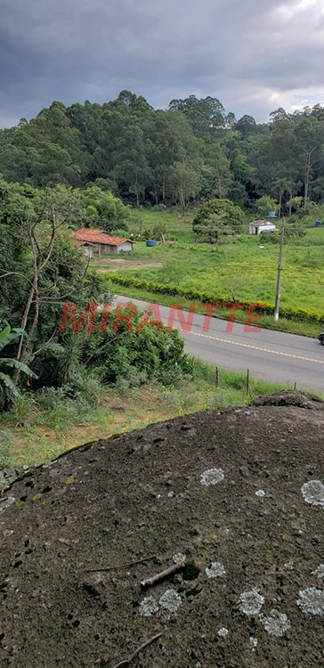 Terreno de 903m² em Parque Itaguaçu
