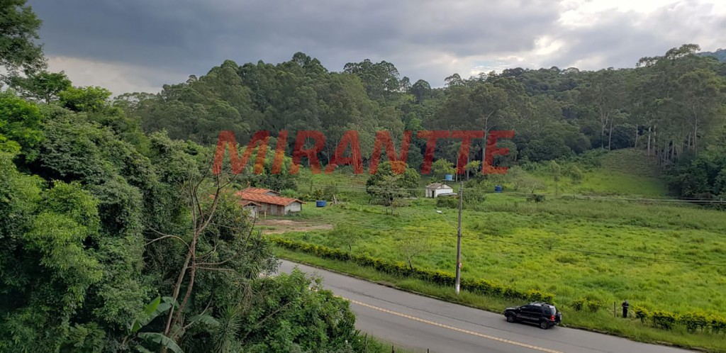 Terreno de 903m² em Parque Itaguaçu
