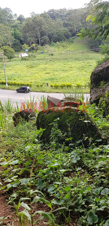 Terreno de 903m² em Parque Itaguaçu
