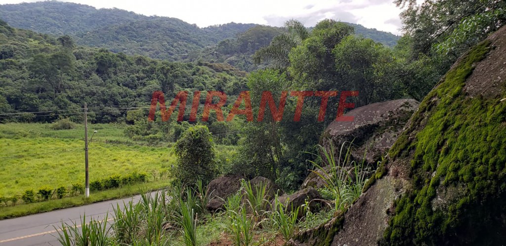 Terreno de 903m² em Parque Itaguaçu