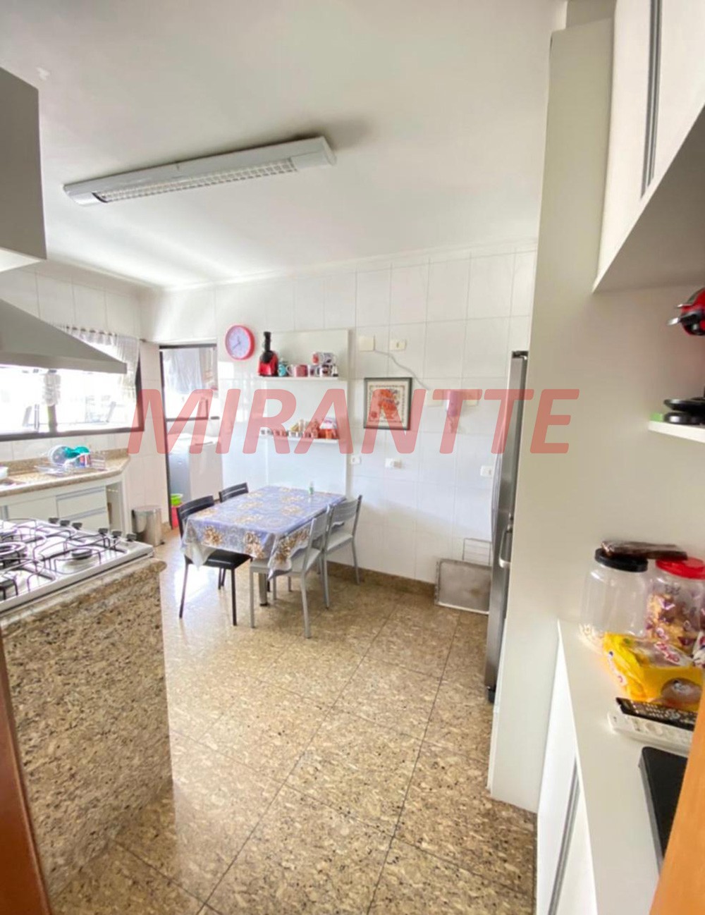 Apartamento de 180m² com 3 quartos em Água Fria