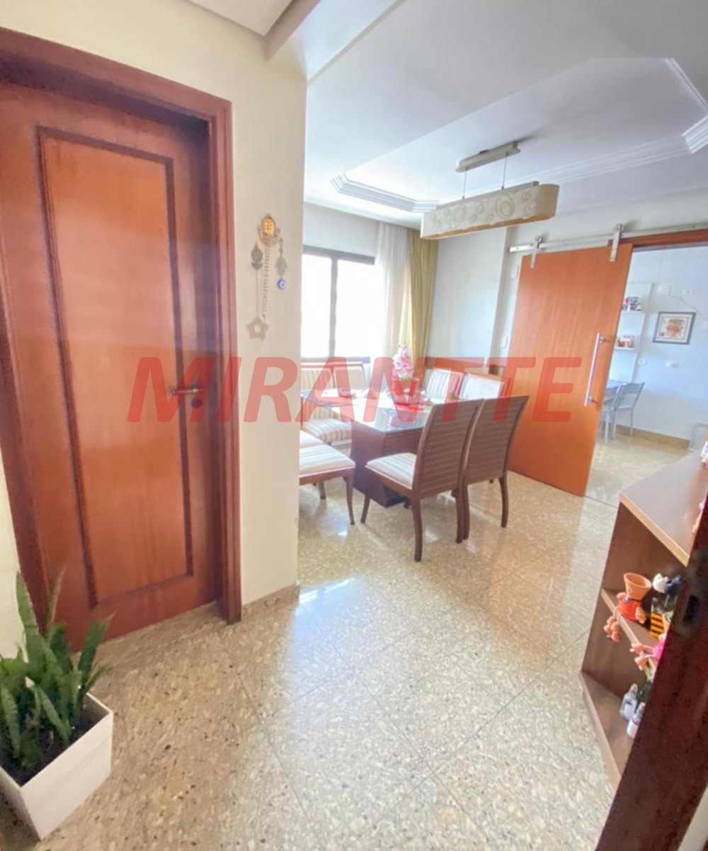 Apartamento de 180m² com 3 quartos em Água Fria