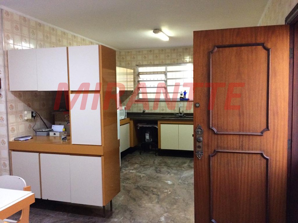 Sobrado de 273m² com 3 quartos em Barro Branco