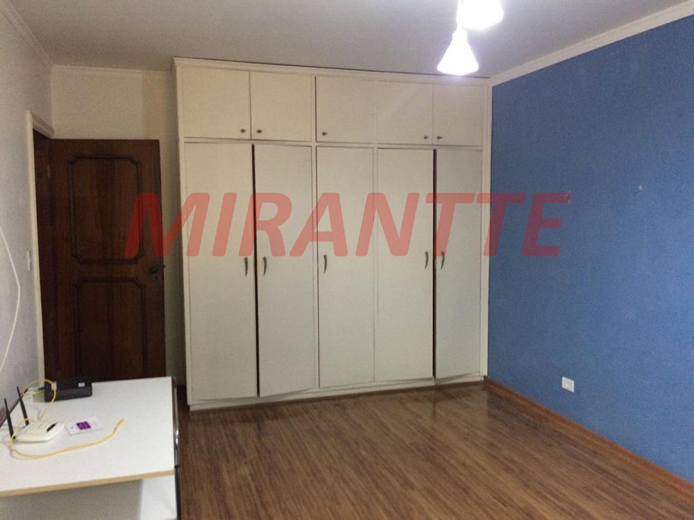 Sobrado de 273m² com 3 quartos em Barro Branco