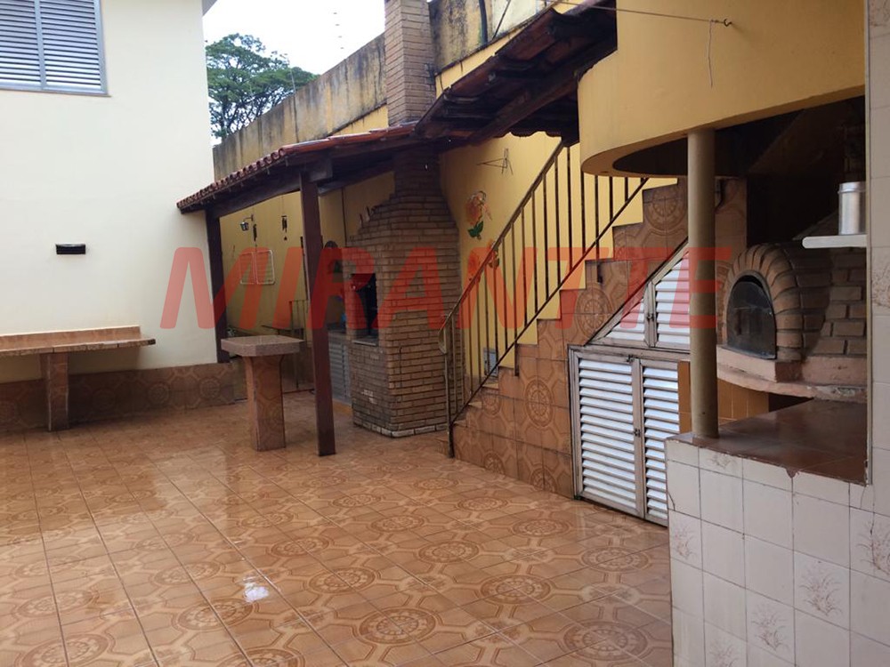 Sobrado de 273m² com 3 quartos em Barro Branco