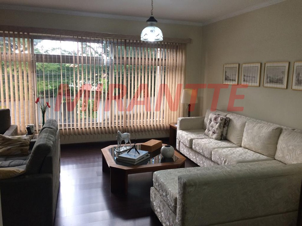 Sobrado de 273m² com 3 quartos em Barro Branco