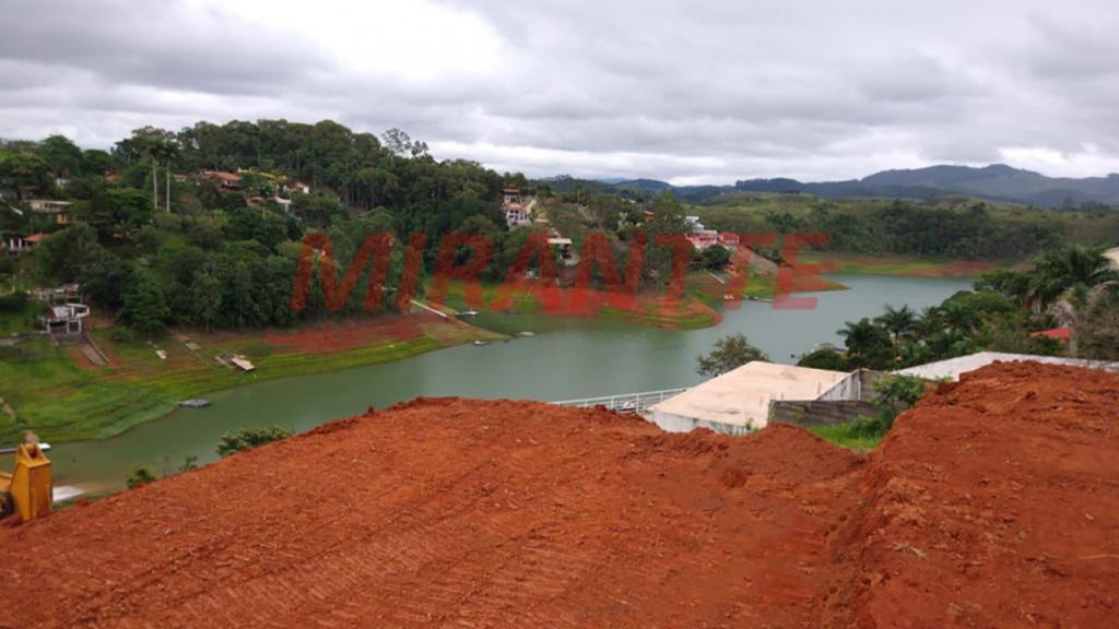 Sobrado de 320m² com 4 quartos em Porto Alpina