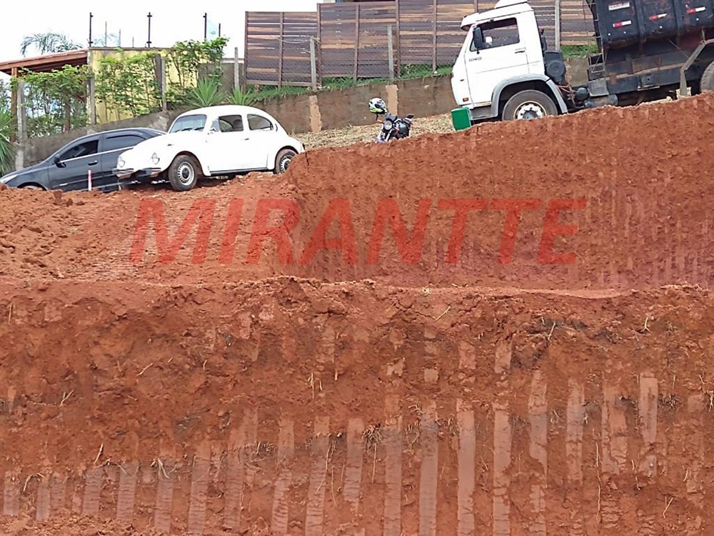 Sobrado de 320m² com 4 quartos em Porto Alpina