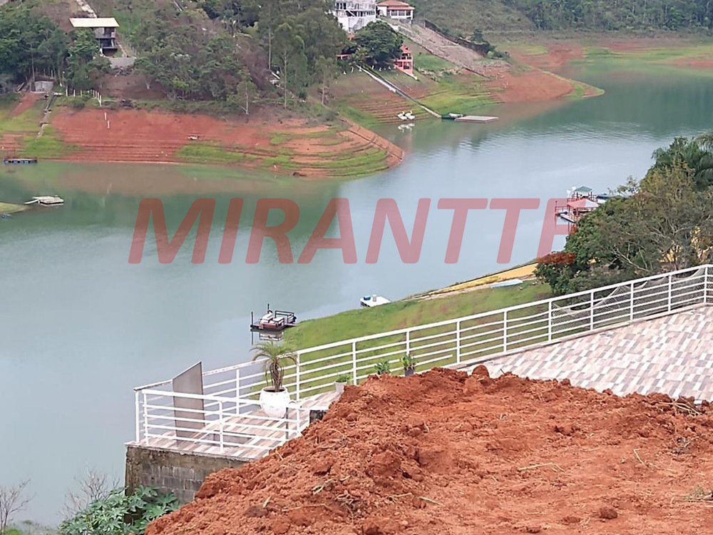 Sobrado de 320m² com 4 quartos em Porto Alpina