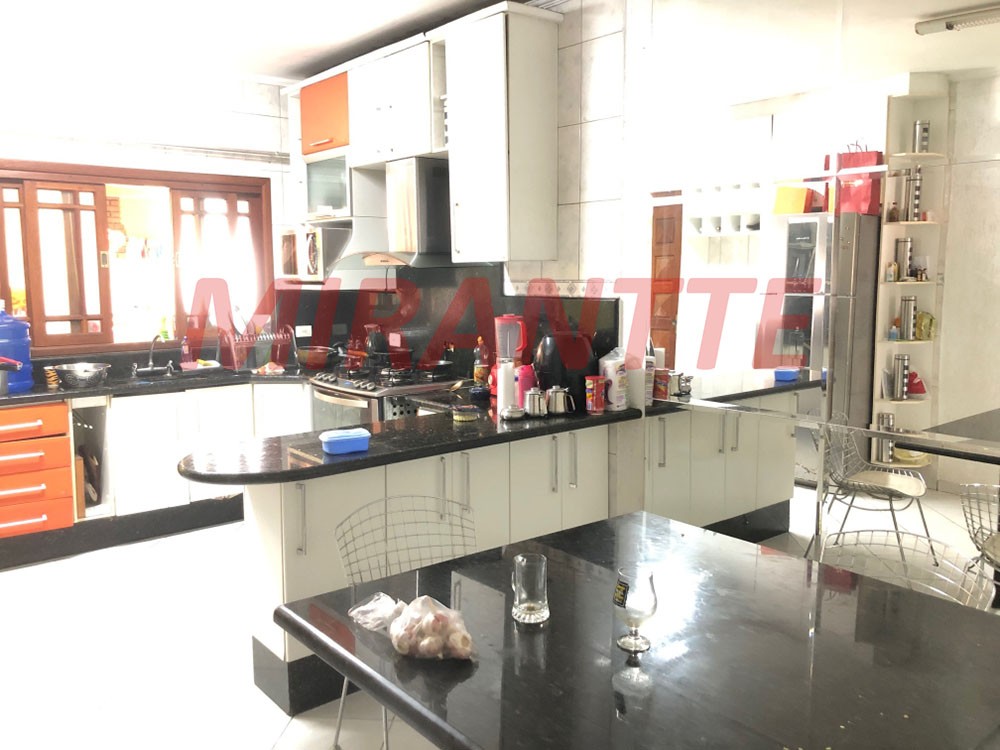 Sobrado de 207m² com 3 quartos em Jardim Flor da Montanha