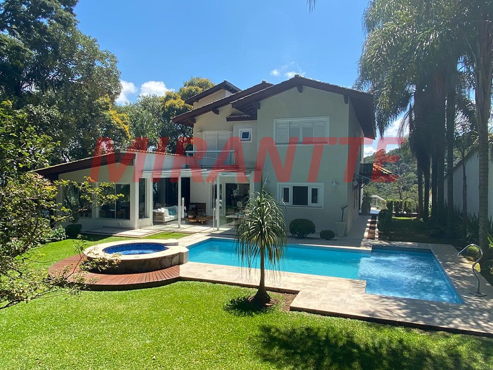 Sobrado de 700m² com 4 quartos em Parque Petropolis