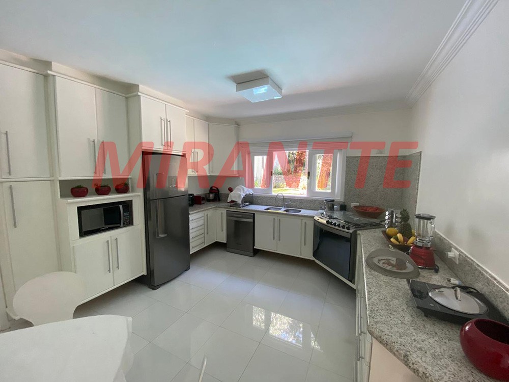 Sobrado de 700m² com 4 quartos em Parque Petropolis
