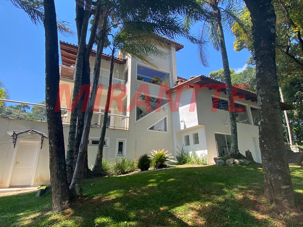 Sobrado de 700m² com 4 quartos em Parque Petropolis