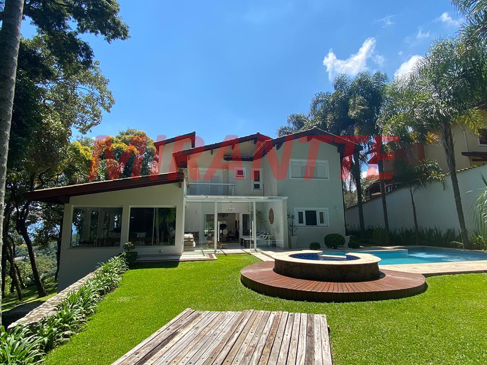 Sobrado de 700m² com 4 quartos em Parque Petropolis