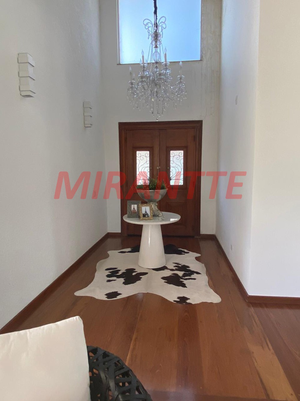 Sobrado de 700m² com 4 quartos em Parque Petropolis