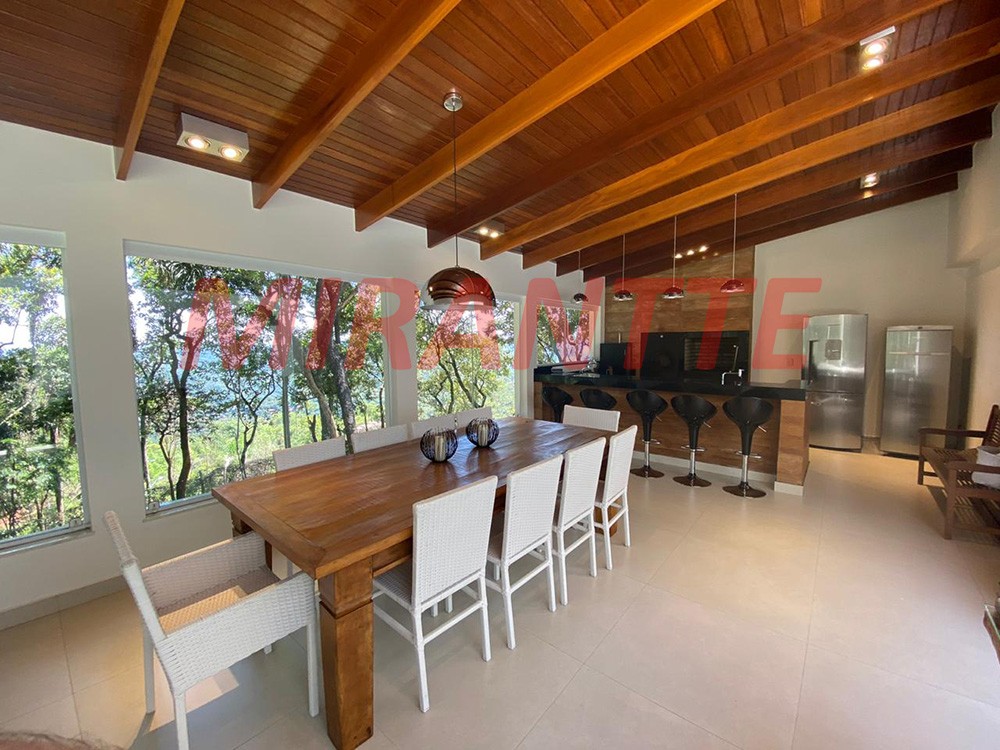 Sobrado de 700m² com 4 quartos em Parque Petropolis