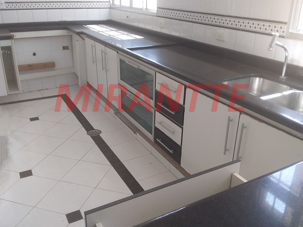 Sobrado de 270m² com 5 quartos em Santana
