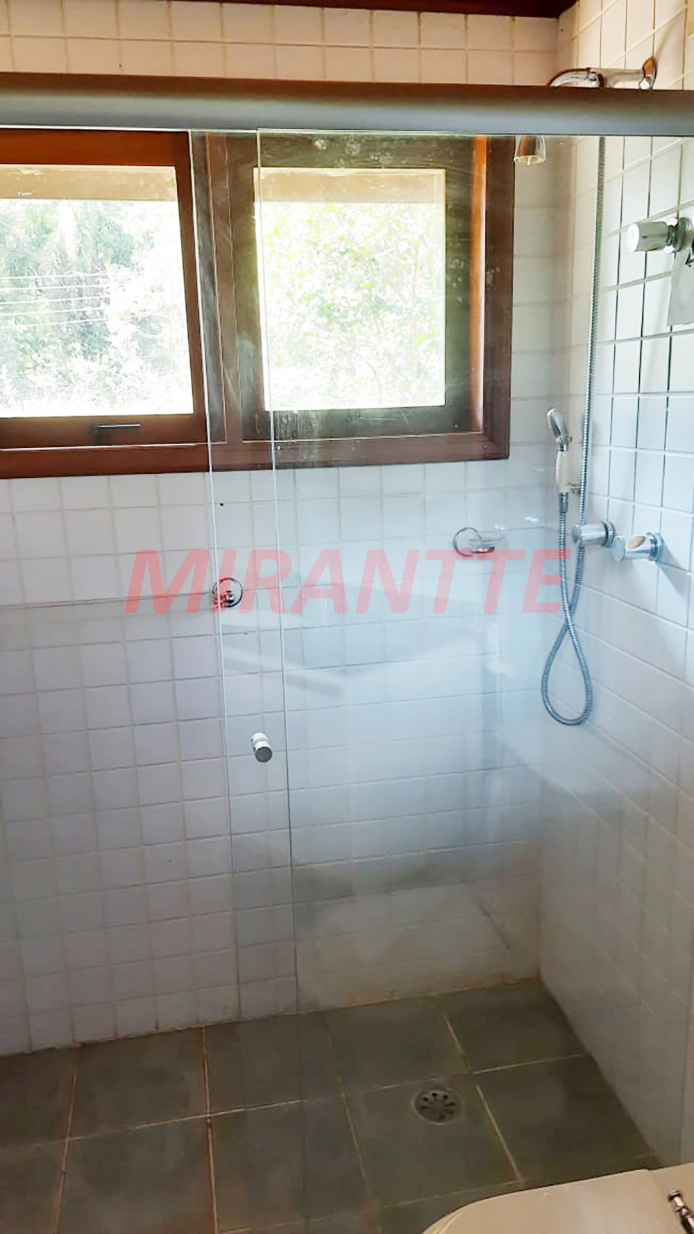 Sobrado de 446m² com 4 quartos em Parque Petropolis