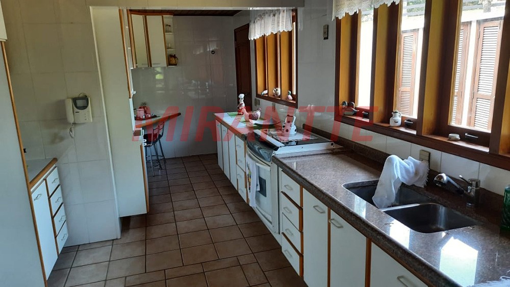 Sobrado de 446m² com 4 quartos em Parque Petropolis