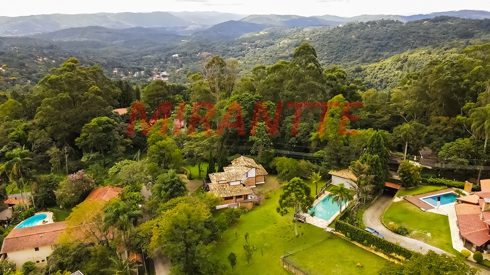 Sobrado de 446m² com 4 quartos em Parque Petropolis