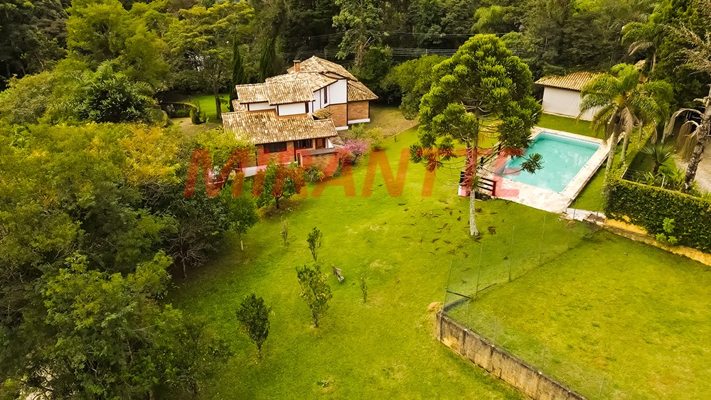 Sobrado de 446m² com 4 quartos em Parque Petropolis