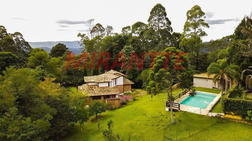 Sobrado de 446m² com 4 quartos em Parque Petropolis