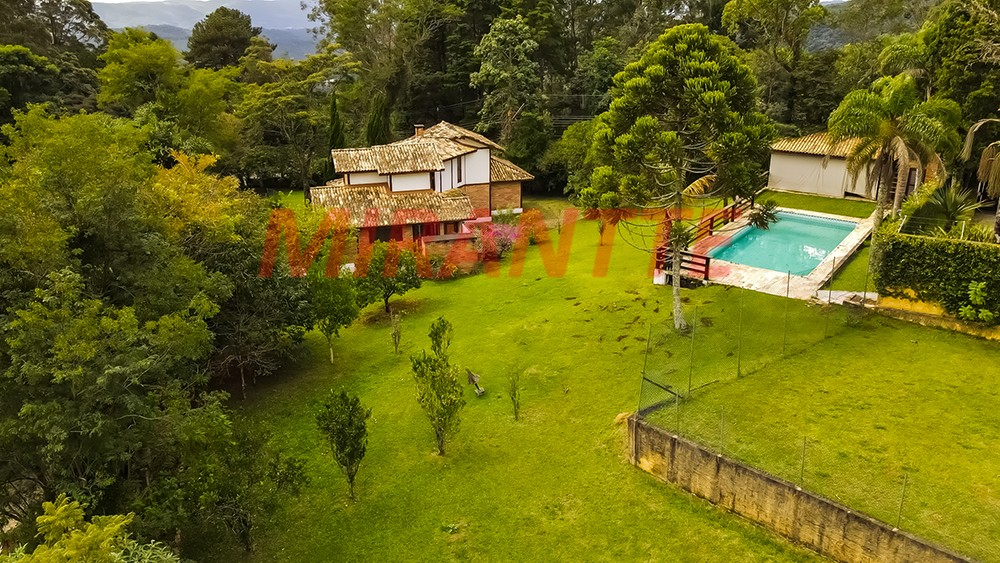 Sobrado de 446m² com 4 quartos em Parque Petropolis