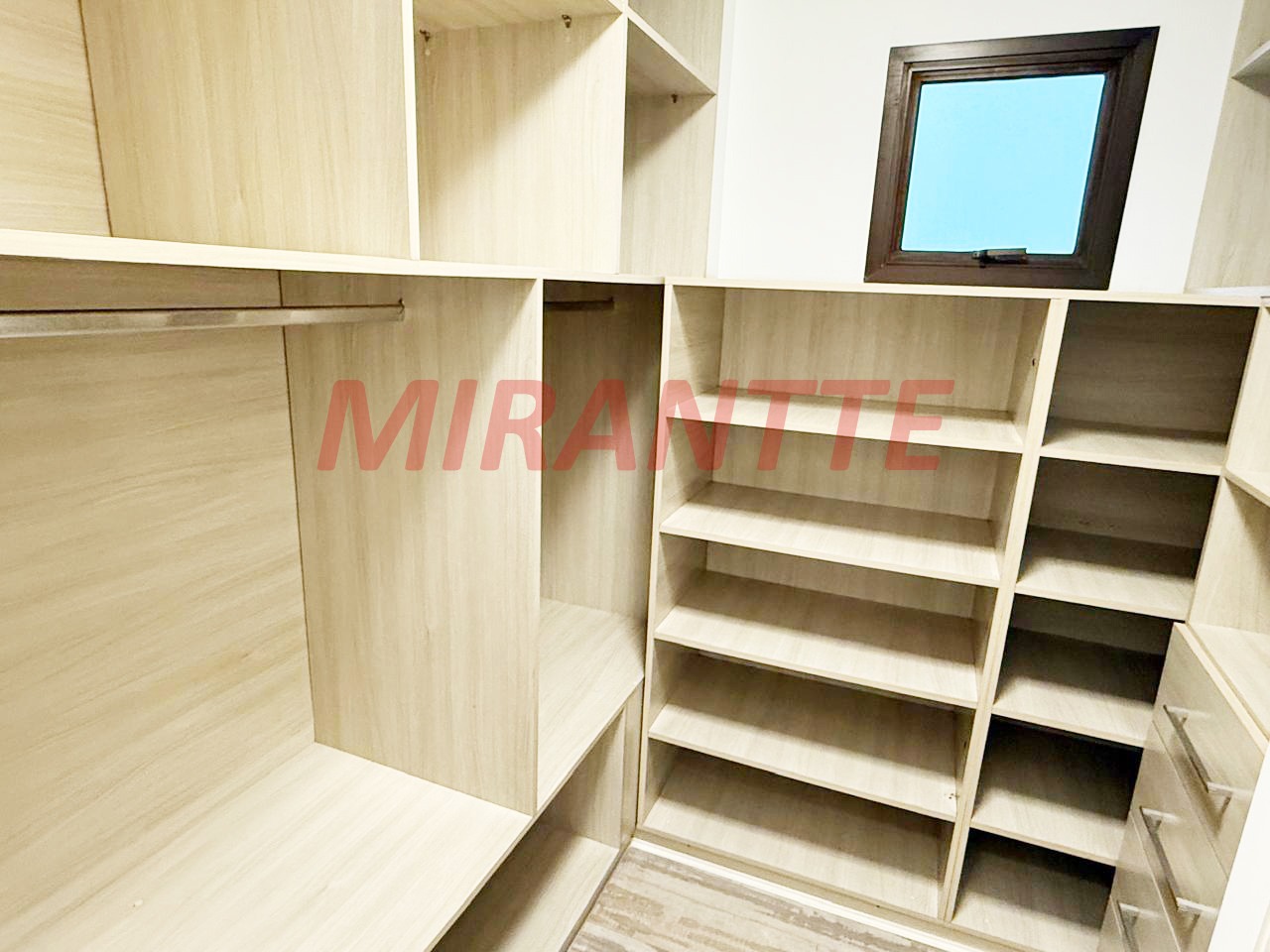 Apartamento de 220m² com 4 quartos em Santana