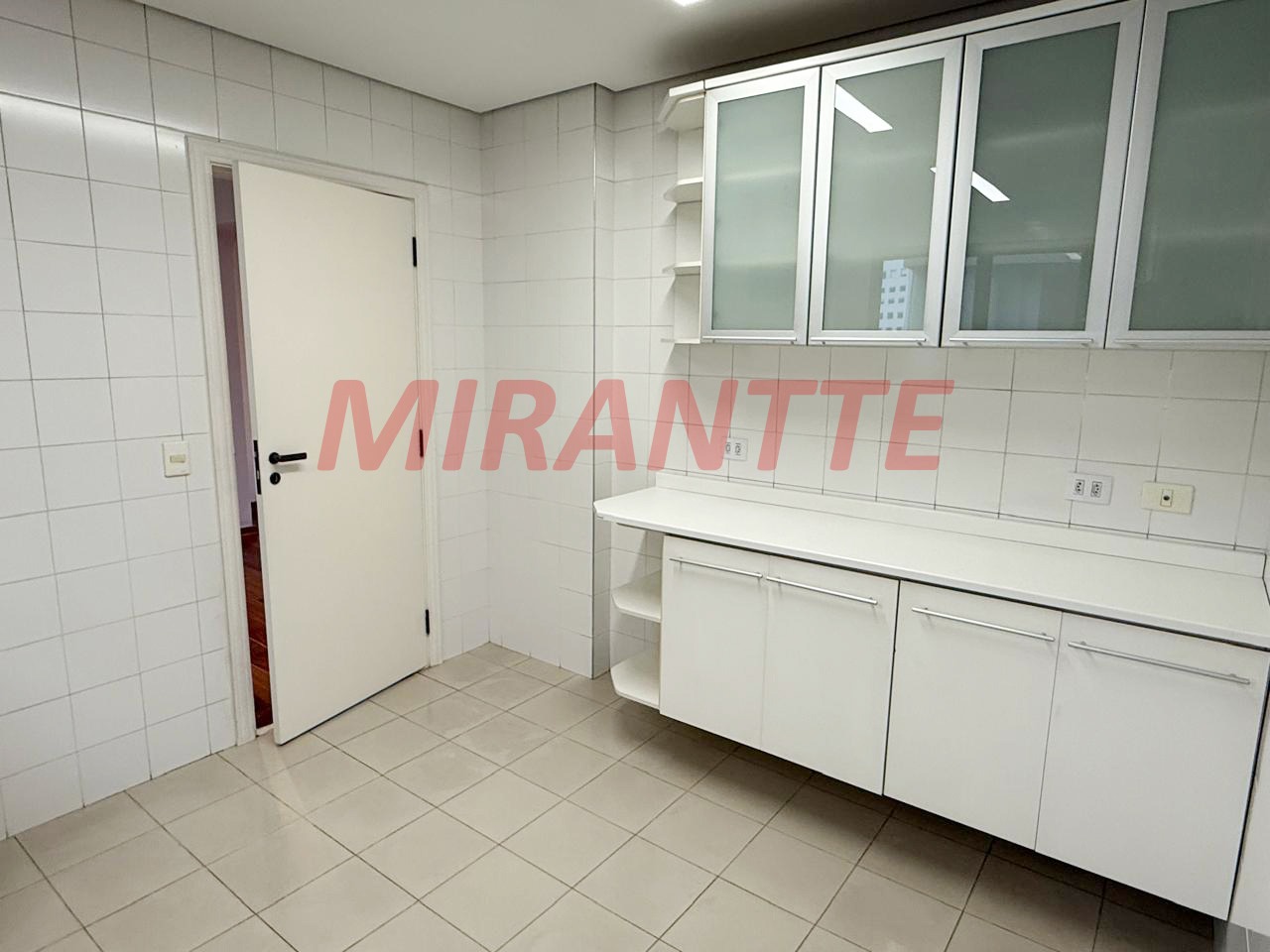 Apartamento de 220m² com 4 quartos em Santana