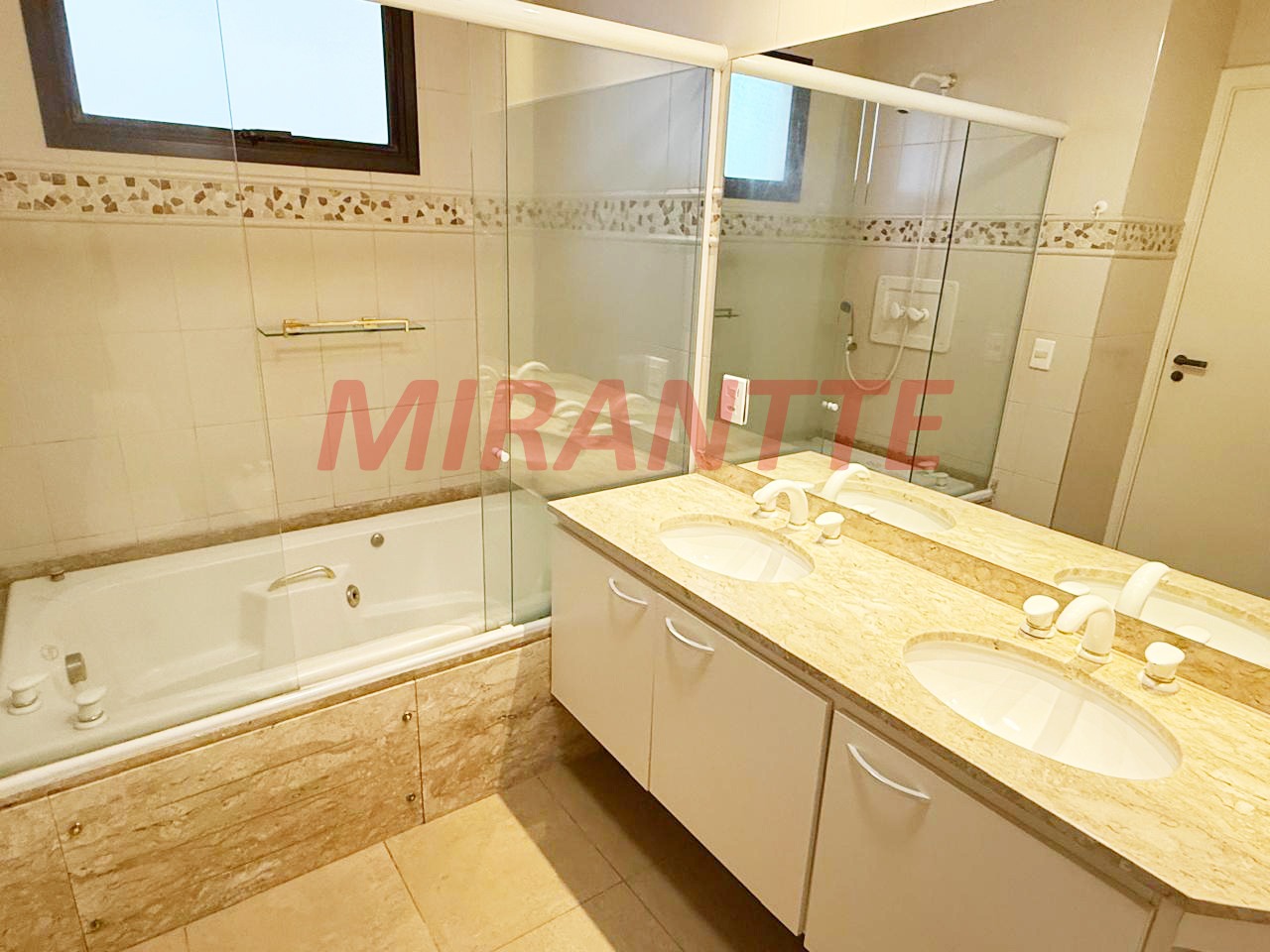 Apartamento de 220m² com 4 quartos em Santana